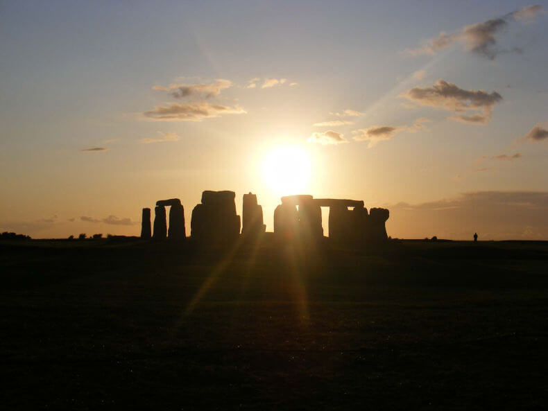 Stonehenge ja auringonnousu